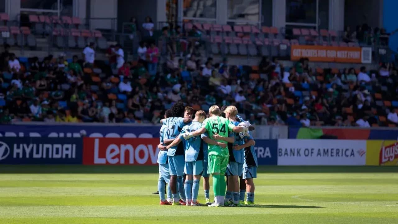 Jugadores de Houston Dynamo FC II en huddle