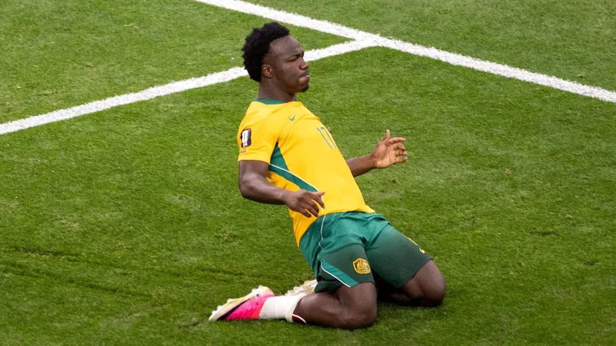Jugador celebrando en el campo durante un partido