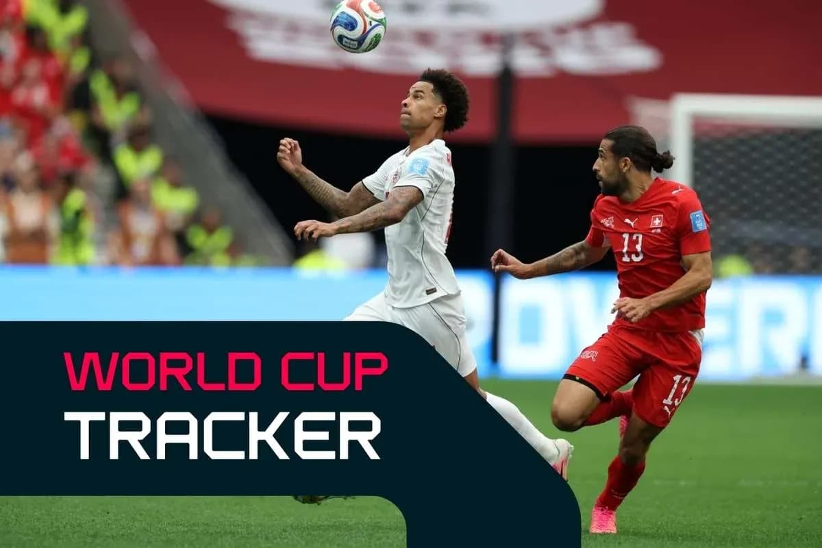 Jugador controla el balón en partido de Copa Mundial