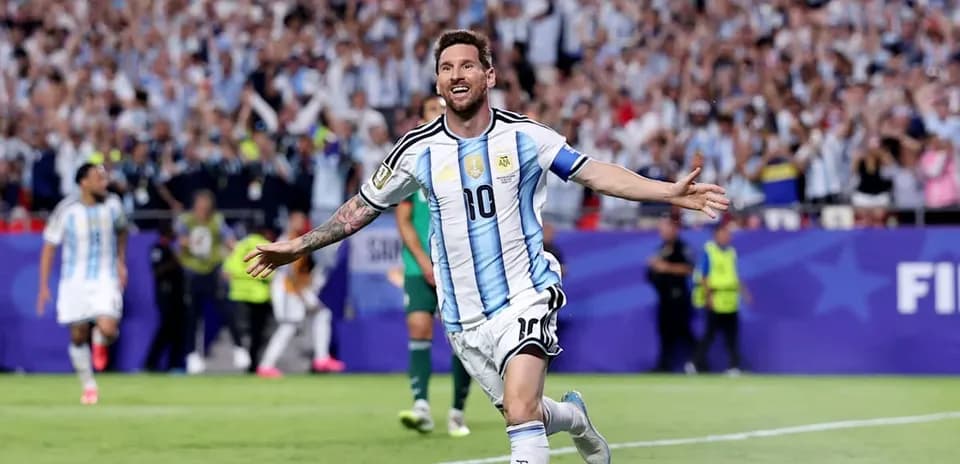 Jugador argentino celebrando un gol en partido