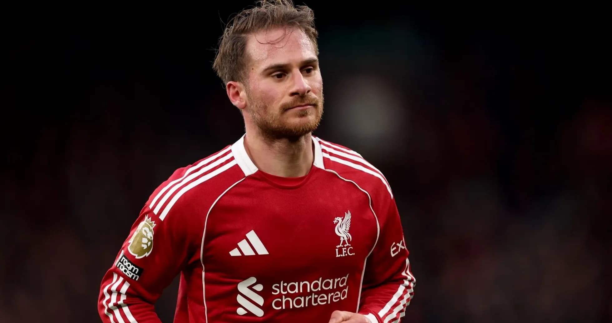 Jugador de Liverpool en el campo durante el partido