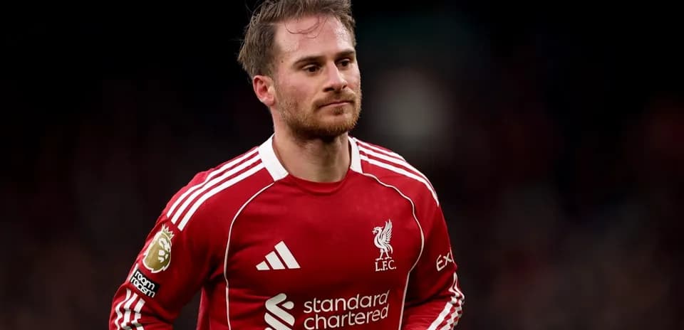 Jugador de Liverpool en el campo durante el partido