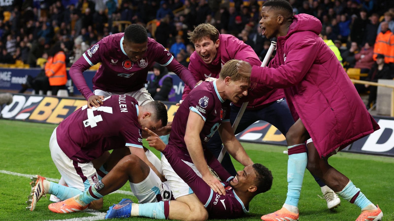 Jugadores de Burnley celebrando un gol