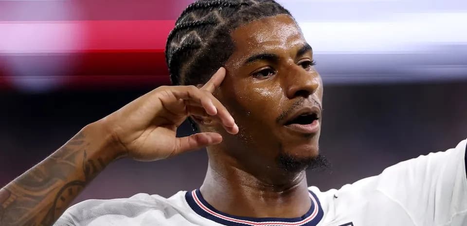 Jugador de Inglaterra celebrando durante el partido