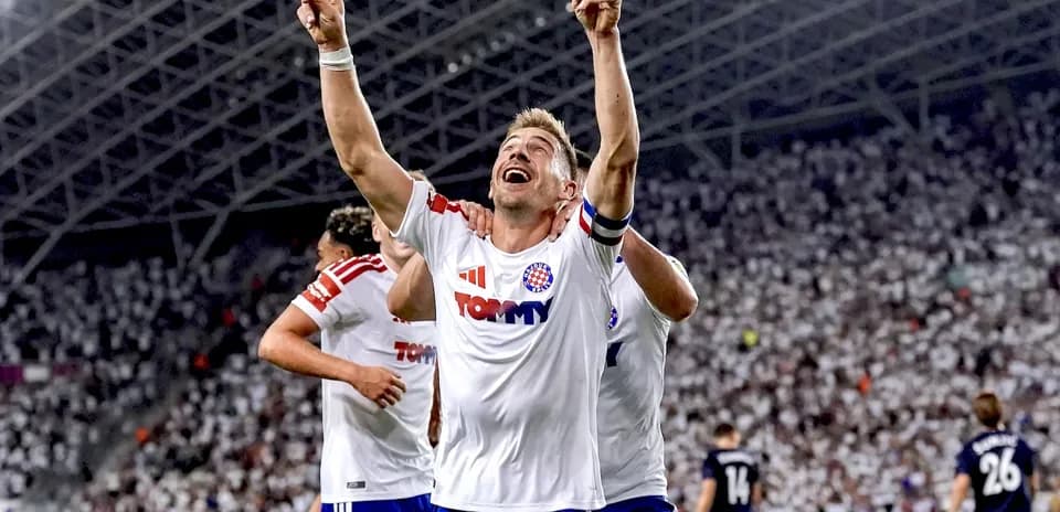 Jugador de HNK Hajduk Split celebrando un gol
