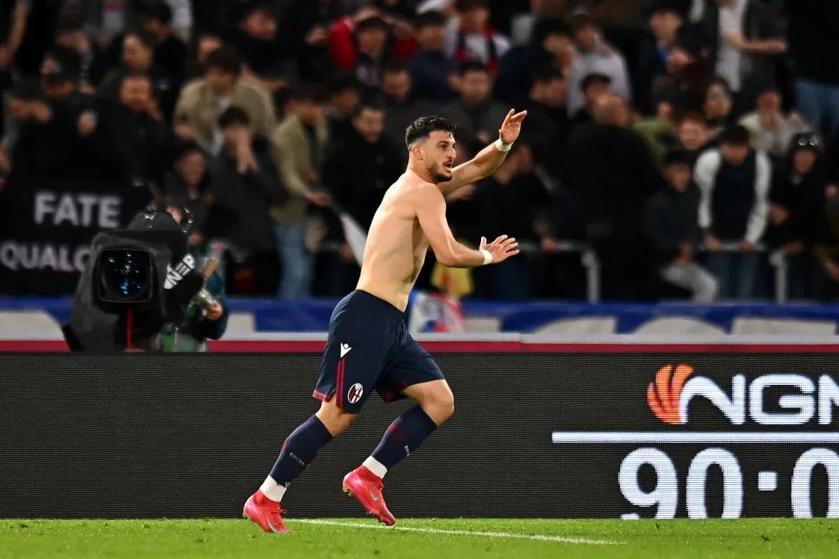 Jugador de Bologna celebrando un gol en el partido