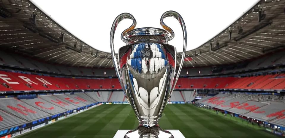 Trofeo de la Champions League en el estadio