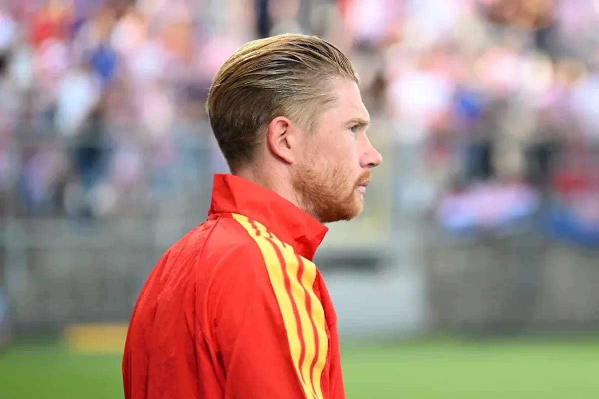 Jugador en la banda antes del partido