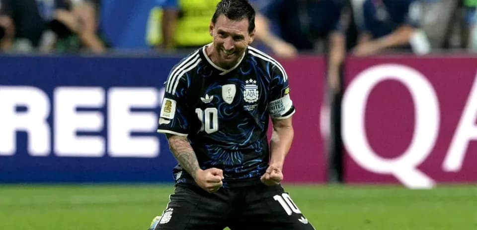 Jugador argentino celebrando en el campo de juego