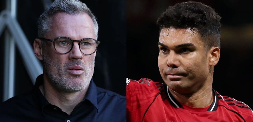 Dos hombres, uno con gafas y otro en uniforme deportivo