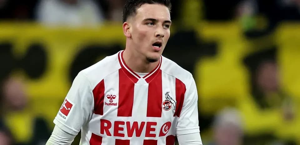Jugador de 1. FC Köln en acción durante el partido