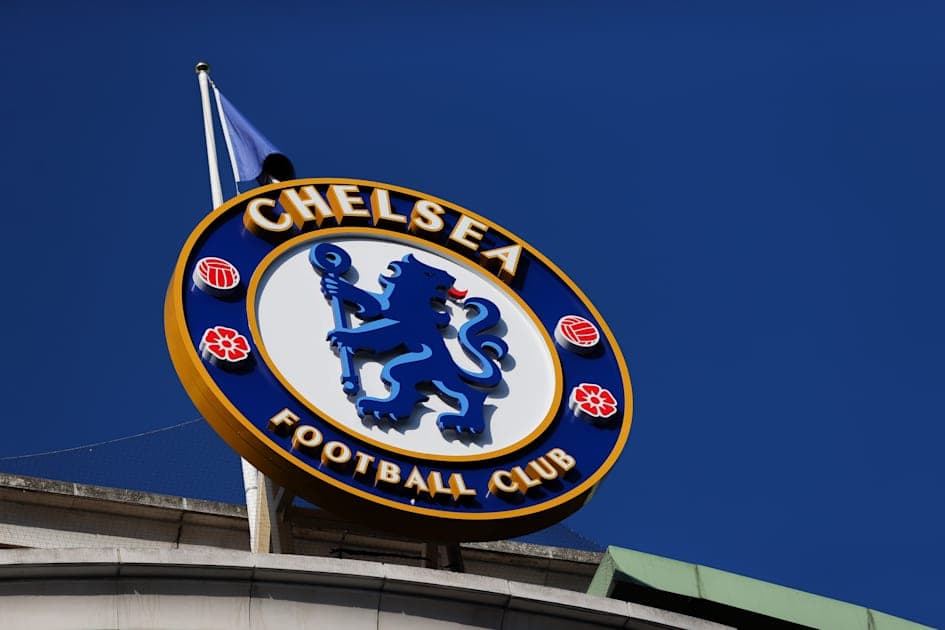 Logotipo del Chelsea Football Club contra cielo azul
