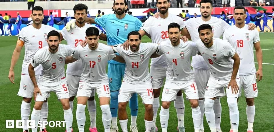 Equipo de fútbol de Irán posando en formación