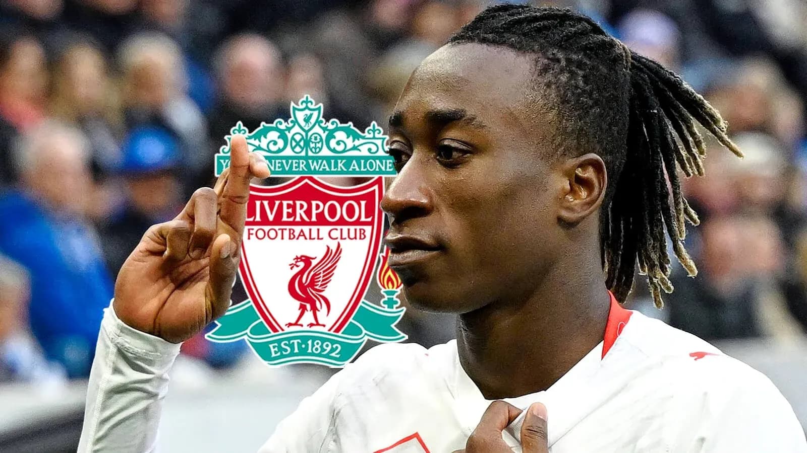 Jugador de Liverpool haciendo gesto en el campo