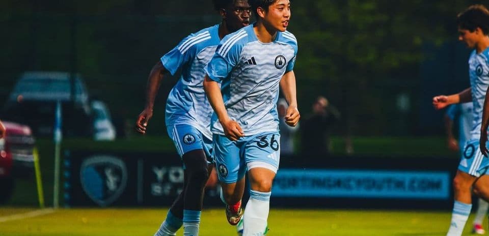 Jugadores del Vancouver Whitecaps II celebrando un gol