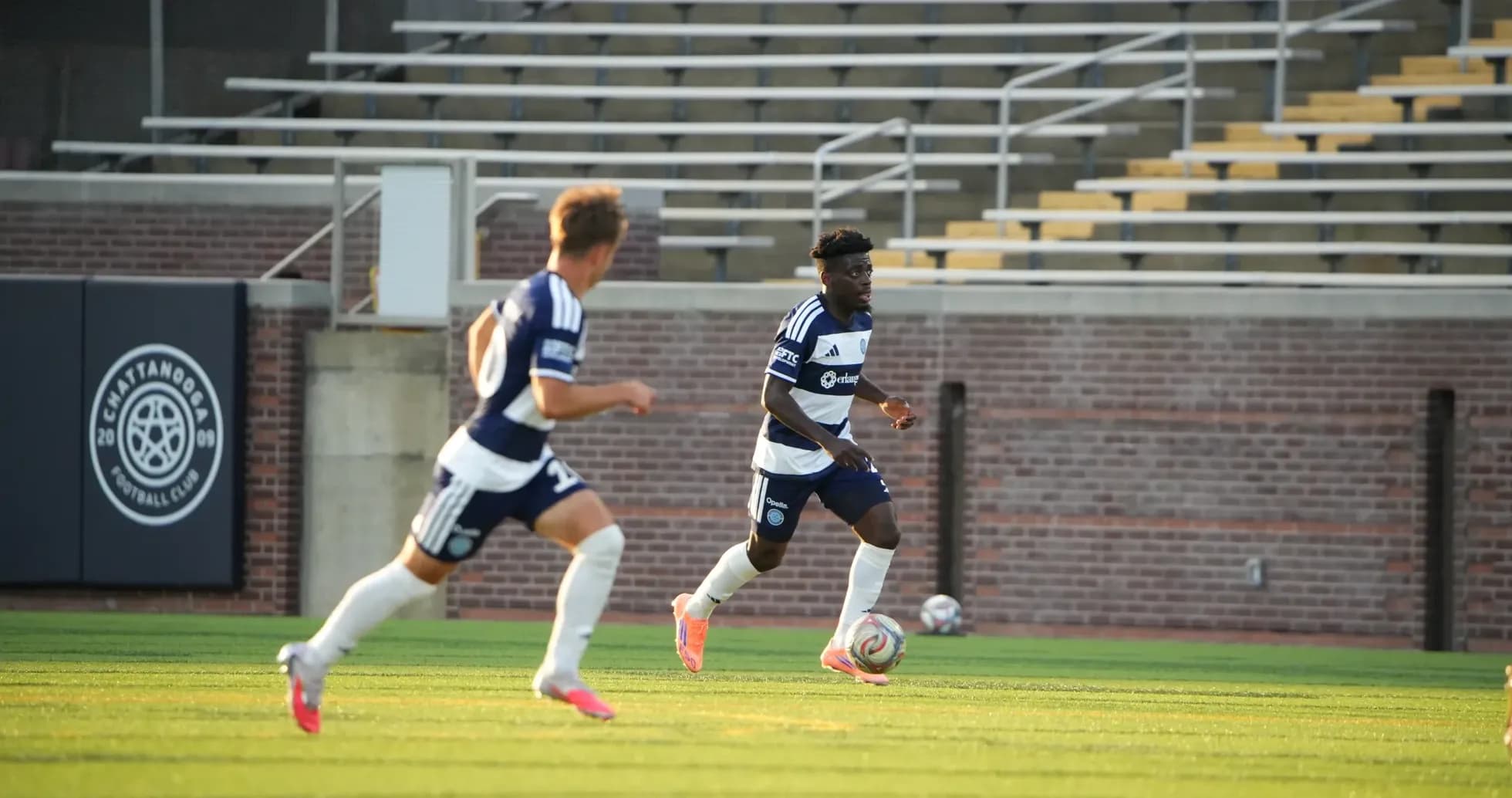 Jugadores de Chattanooga en el partido de fútbol