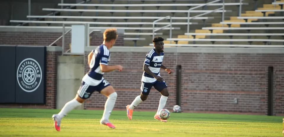 Jugadores de Chattanooga en el partido de fútbol