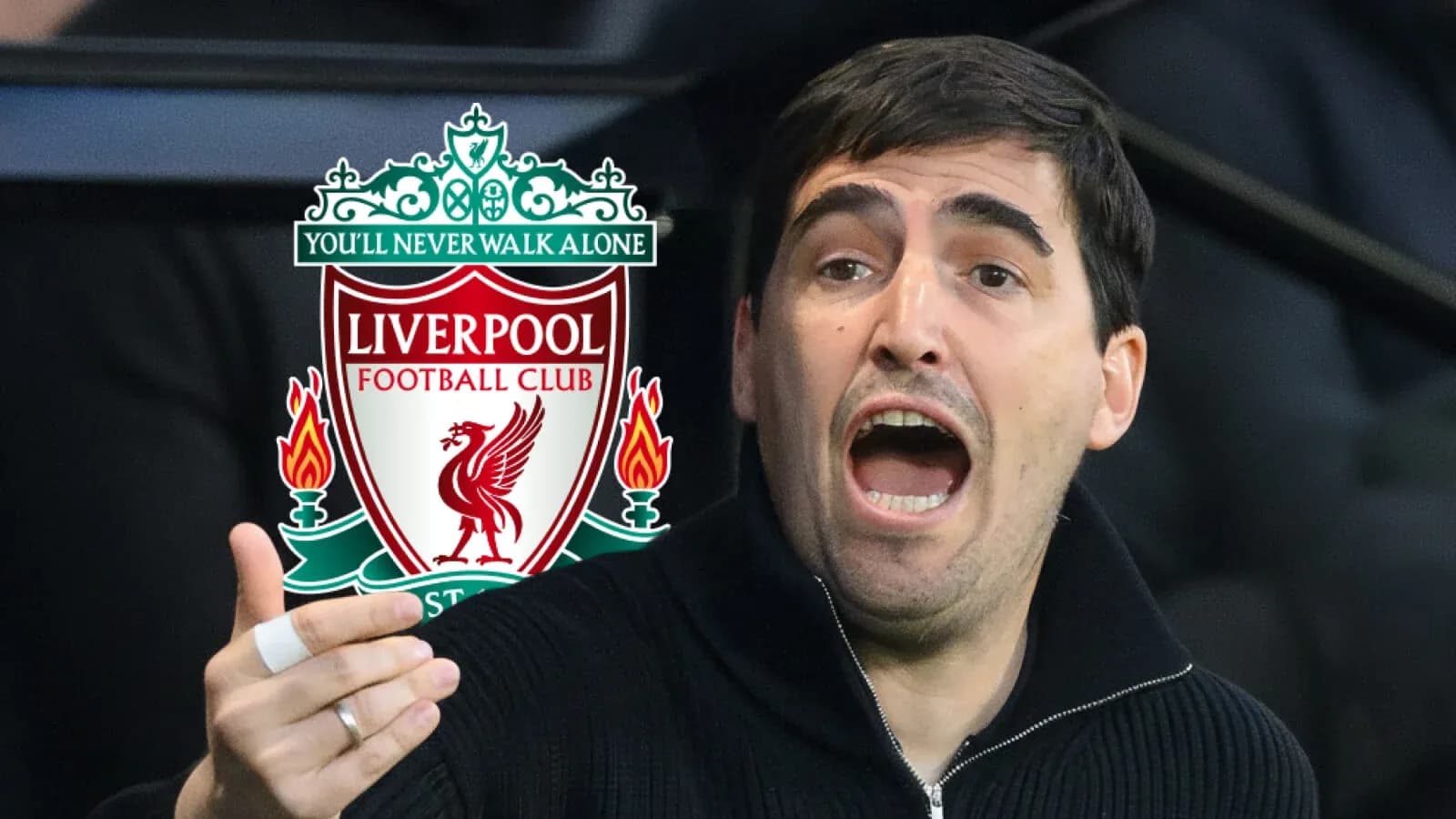 Entrenador gesticulando con el logo de Liverpool detrás