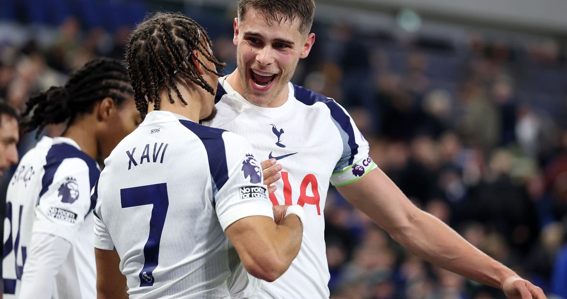 Jugadores de Tottenham celebrando un gol