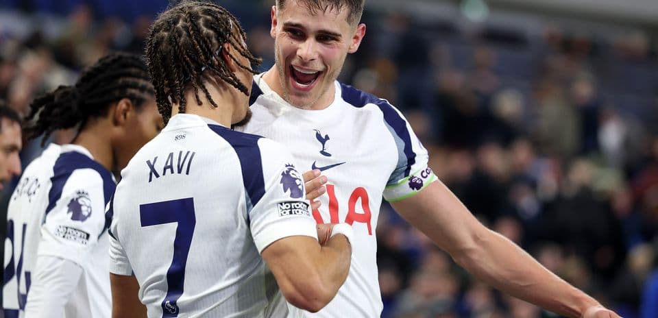 Jugadores de Tottenham celebrando un gol