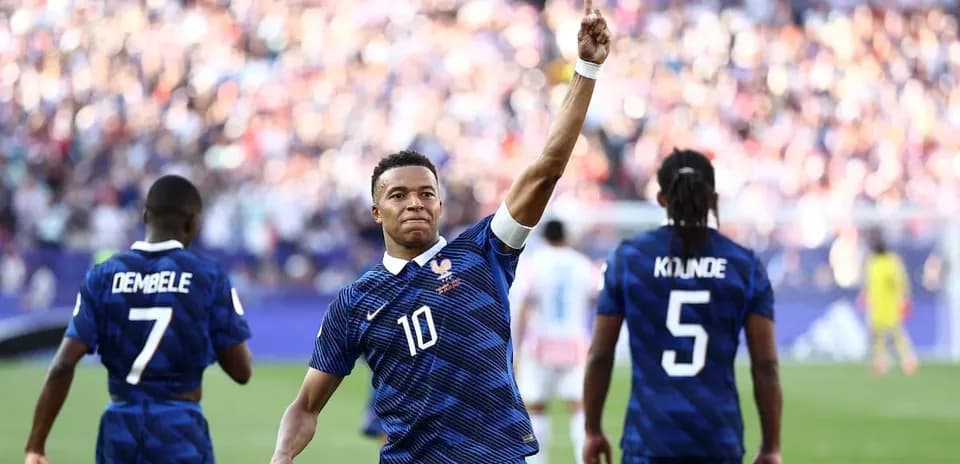 Kylian Mbappé celebrando un gol durante el partido