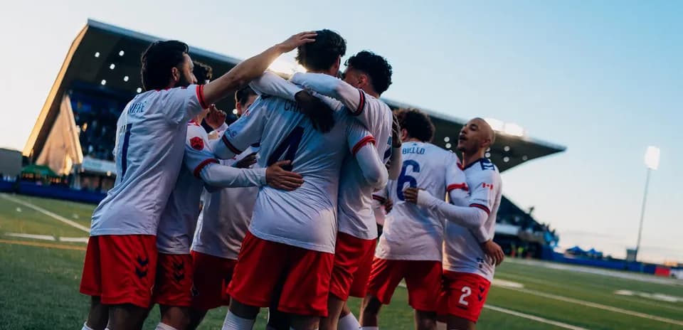 Jugadores celebrando un gol del HFX Wanderers FC