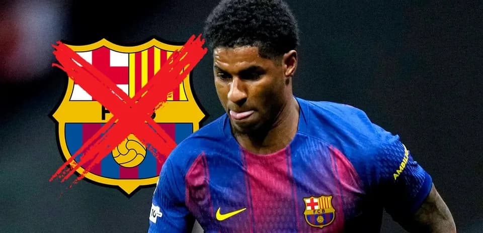 Jugador corriendo con camiseta del Barcelona en acción