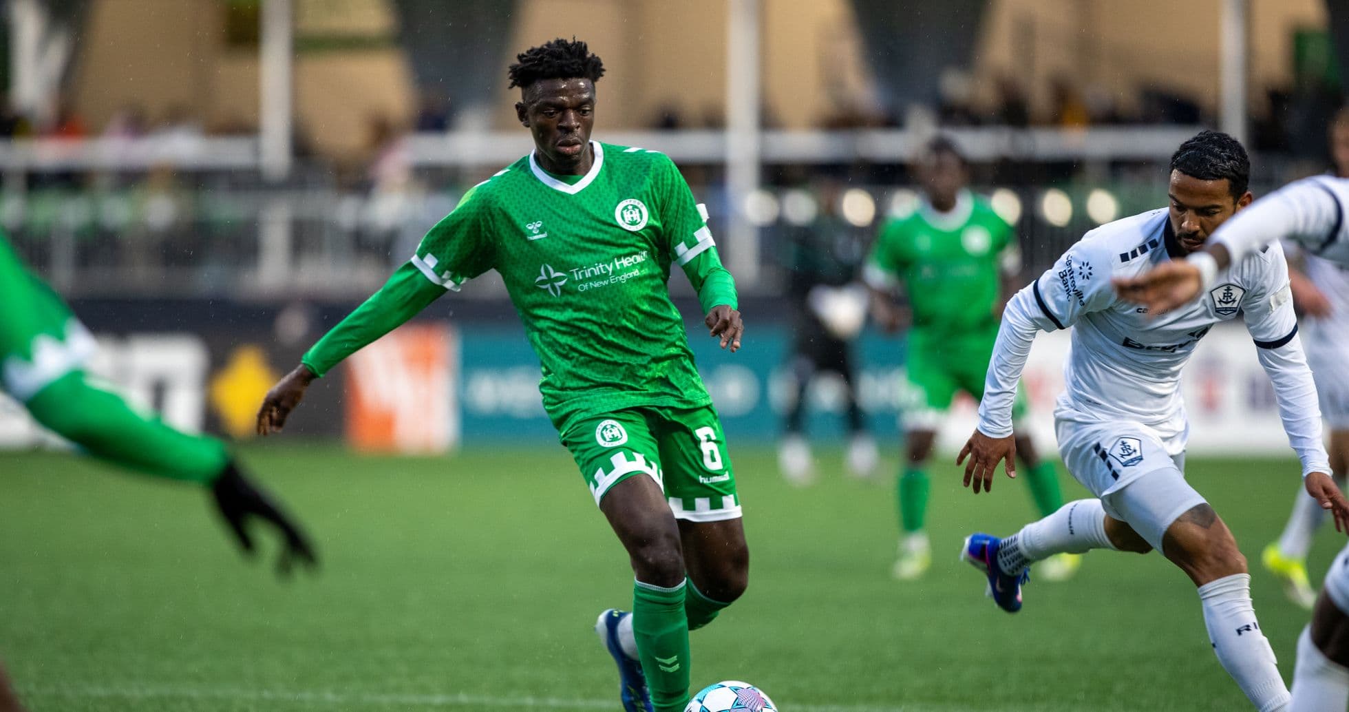 Jugador del Hartford Athletic en acción durante el partido