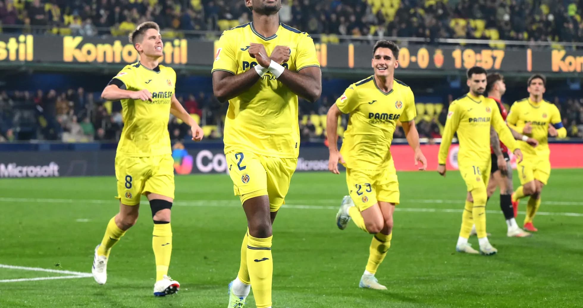 Jugadores de Villarreal celebrando un gol