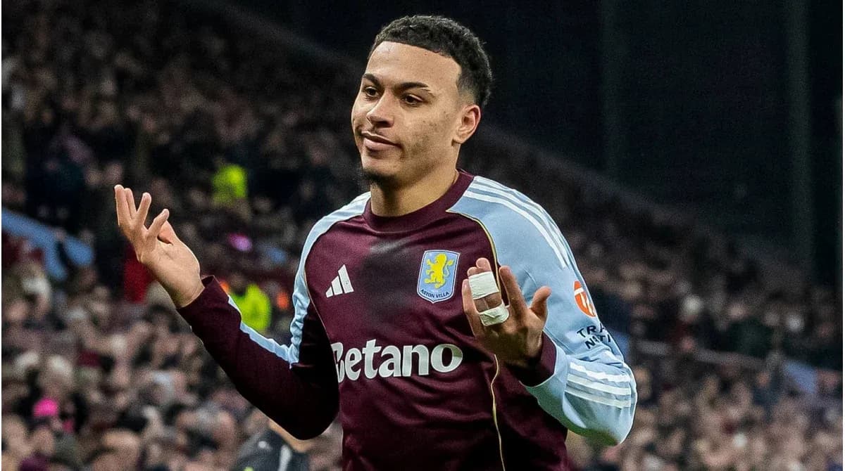Jugador de Aston Villa con gesto de confusión
