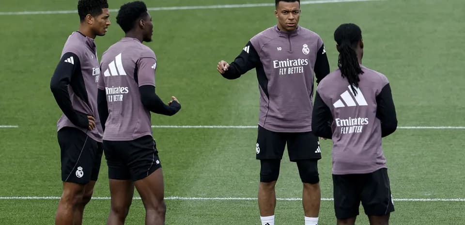 Jugadores del Real Madrid en sesión de entrenamiento