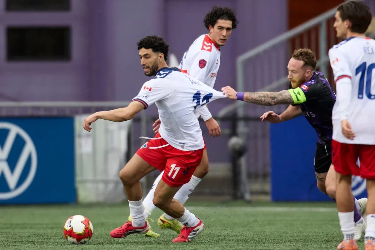 Jugadores de Supra du Quebec en acción