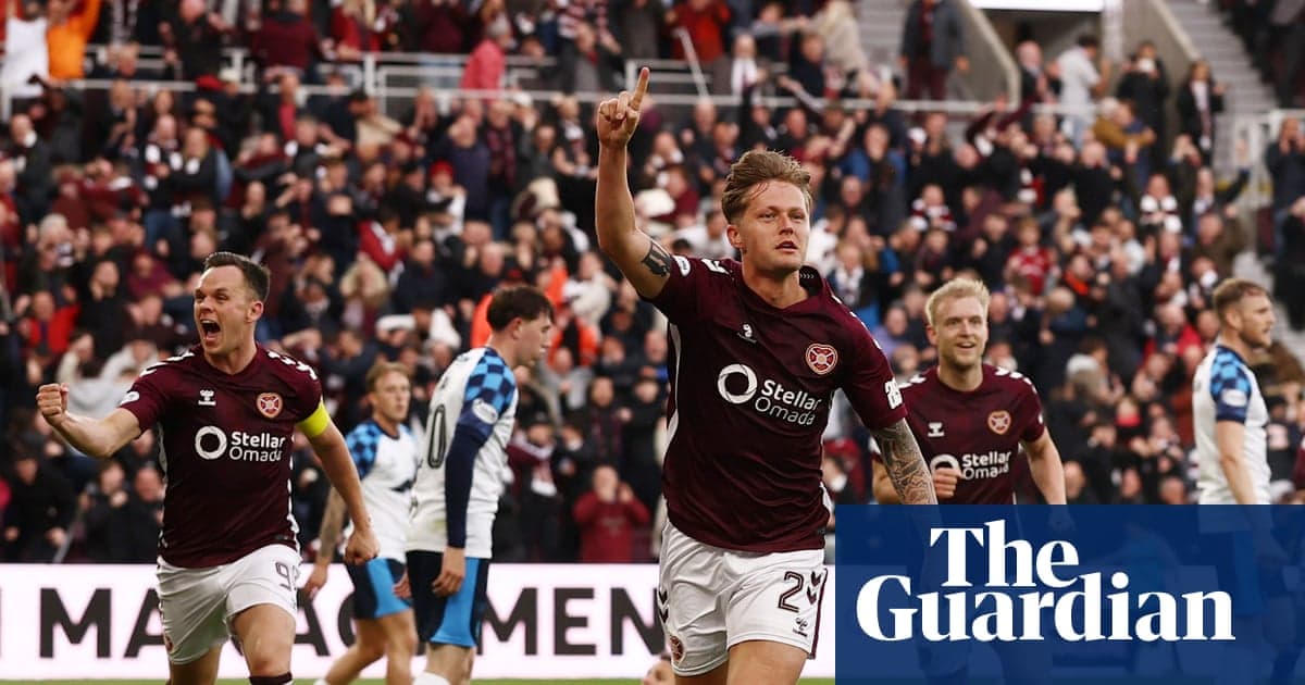 Jugadores de Hearts celebrando un gol en el partido