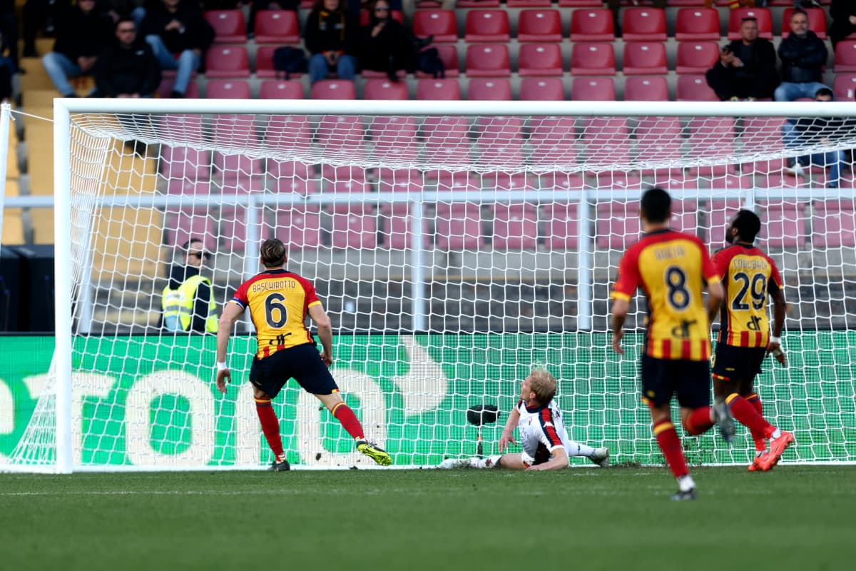 Gol de Lecce durante el partido contra Genoa