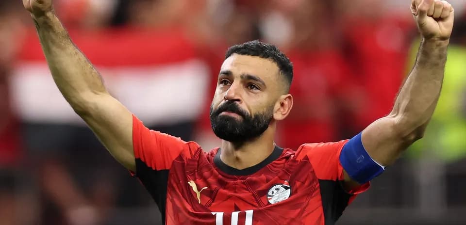 Jugador levantando el brazo tras un partido