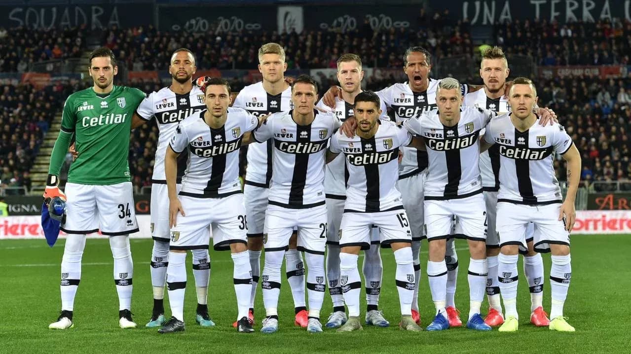 Equipo de Parma posando para la foto