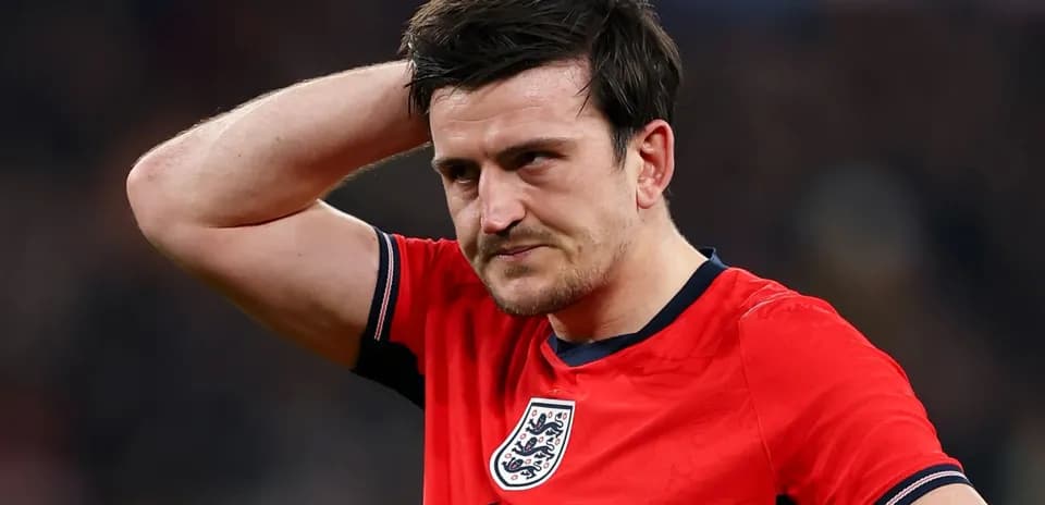Jugador de Inglaterra con expresión preocupada en el campo