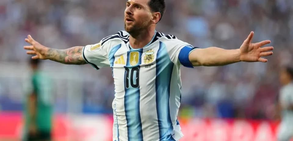 Jugador argentino celebrando un gol en el partido