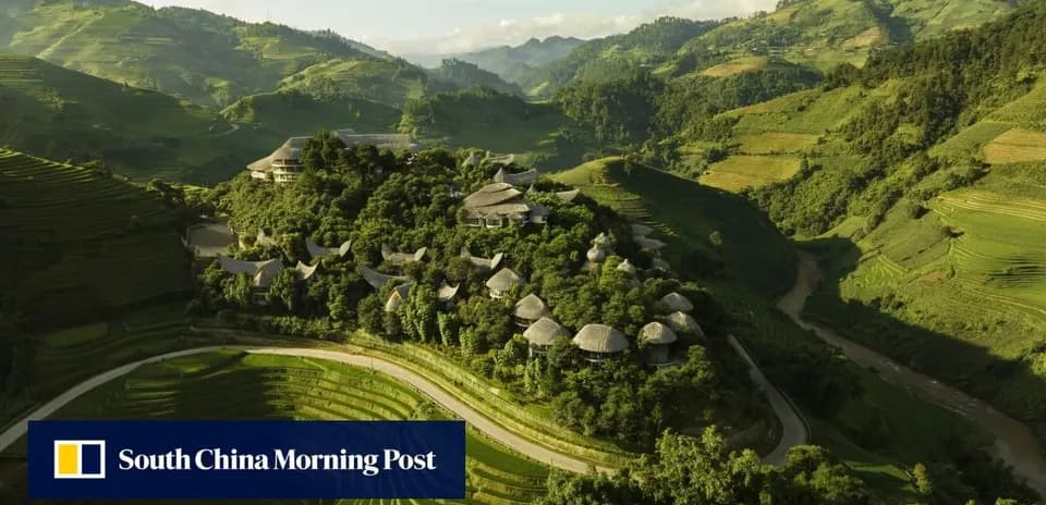 Vista aérea de un paisaje montañoso con casas