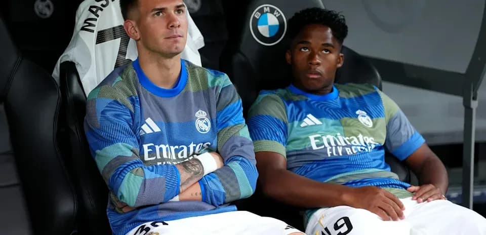Jugadores del Real Madrid en el banquillo durante el partido