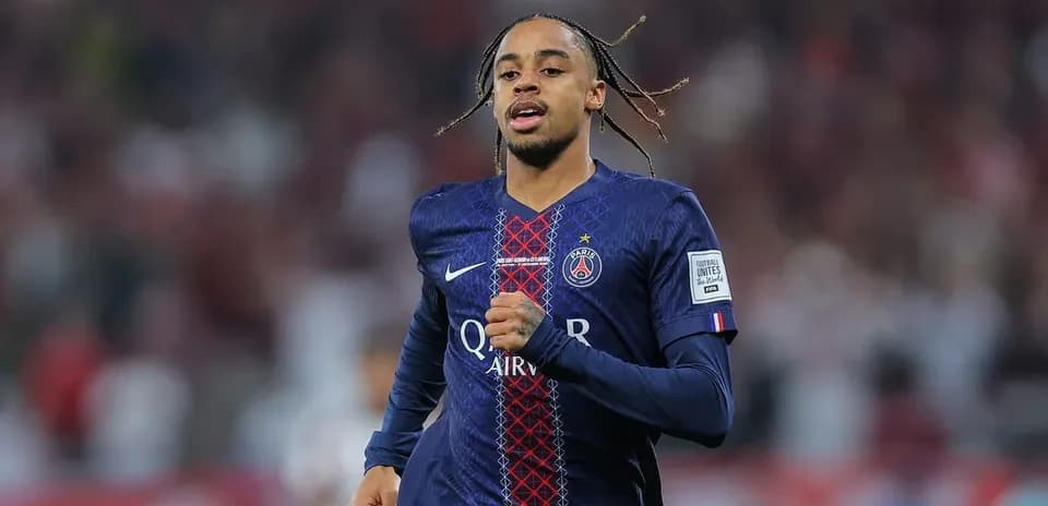 Jugador de PSG corriendo durante el partido