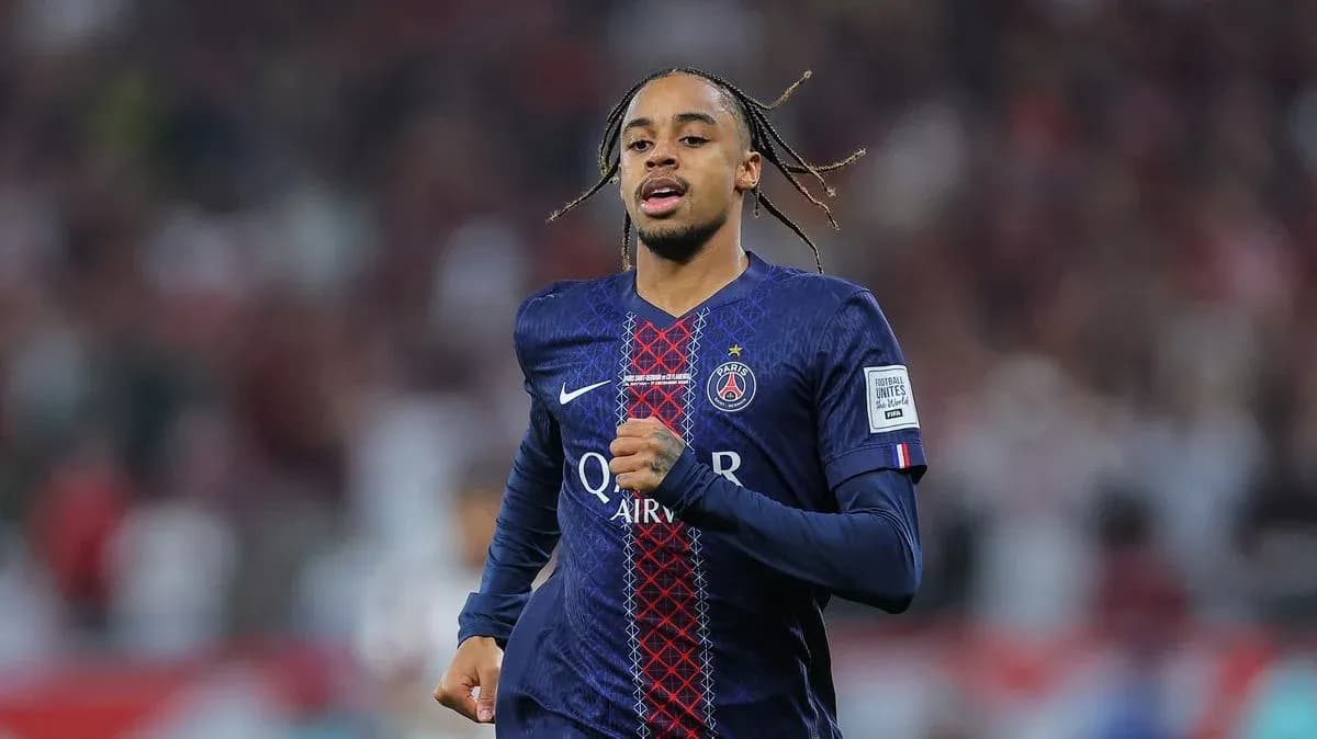 Jugador de PSG corriendo durante el partido