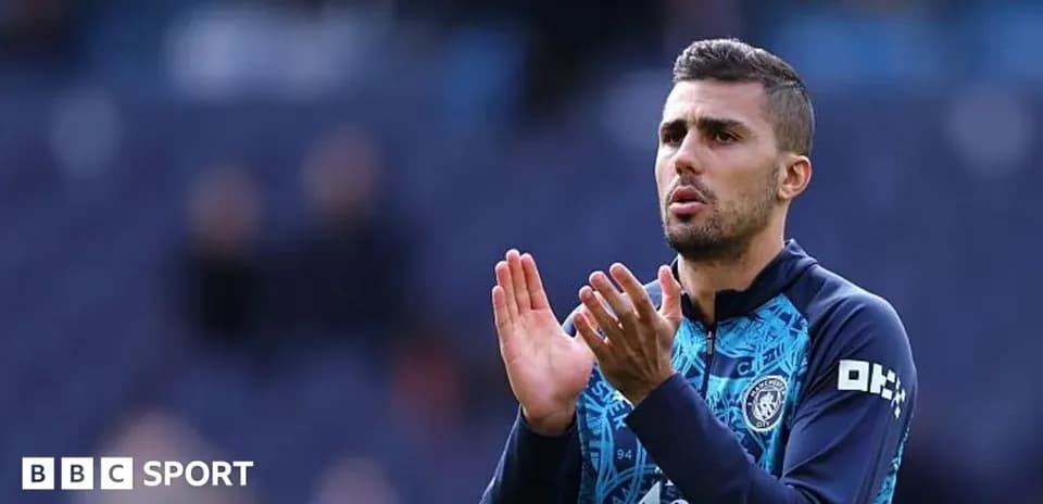 Jugador aplaudiendo durante el calentamiento previo al partido