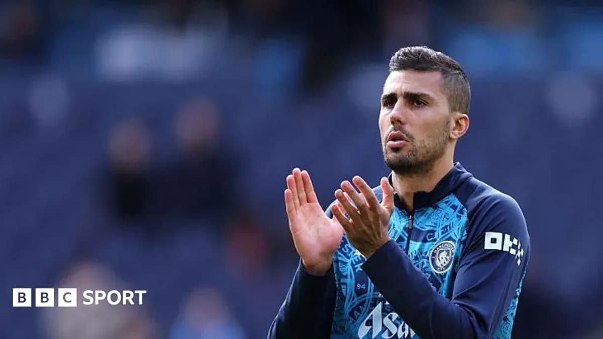 Jugador aplaudiendo durante el calentamiento previo al partido