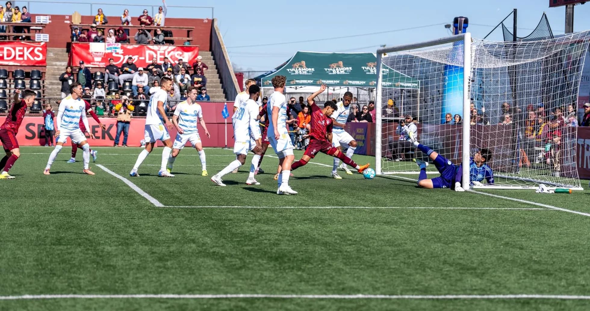 Gol anotado durante el partido JAX vs Detroit City