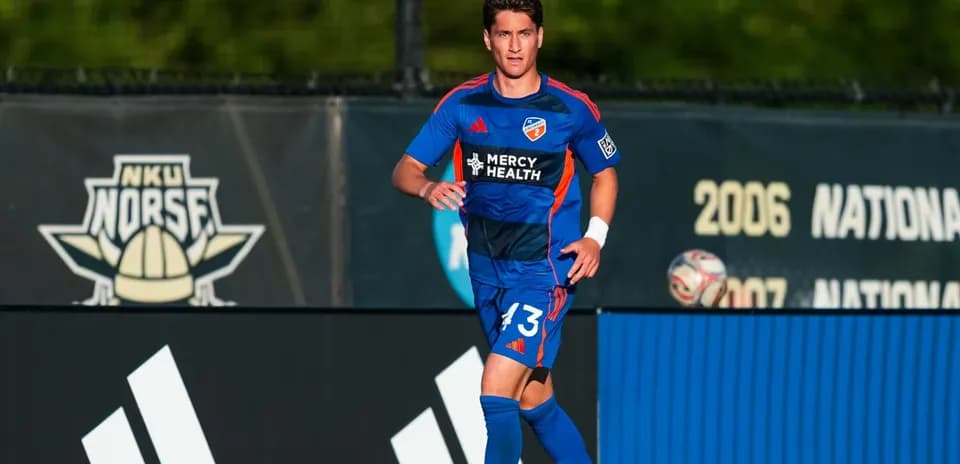 Jugador de FC Cincinnati II en el campo
