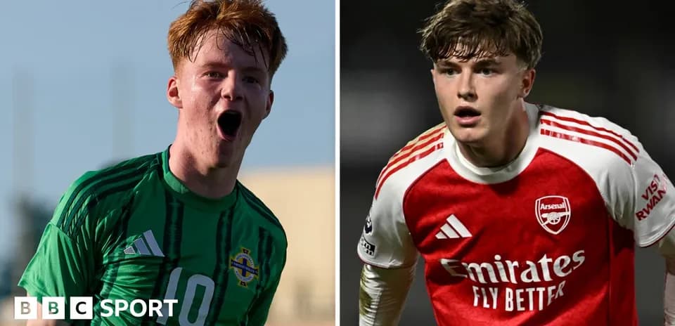 Jugadores de fútbol celebrando en sus respectivos equipos