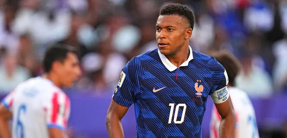 Kylian Mbappé en partido con la selección de Francia