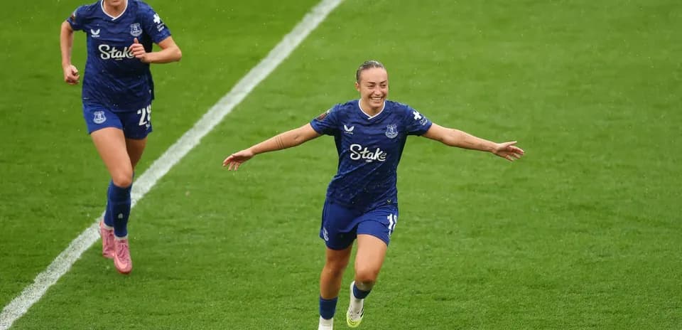 Jugadora de Everton celebra un gol