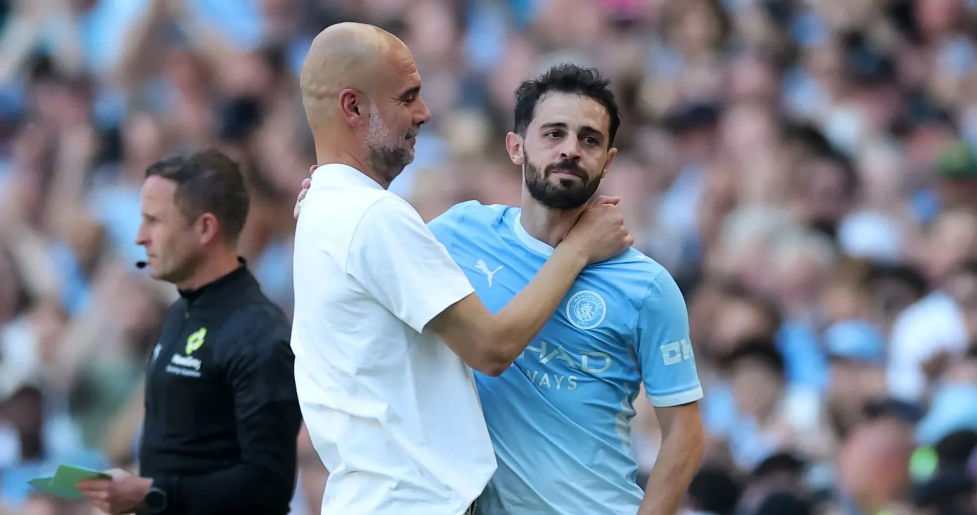 Entrenador y jugador de Manchester City durante el partido